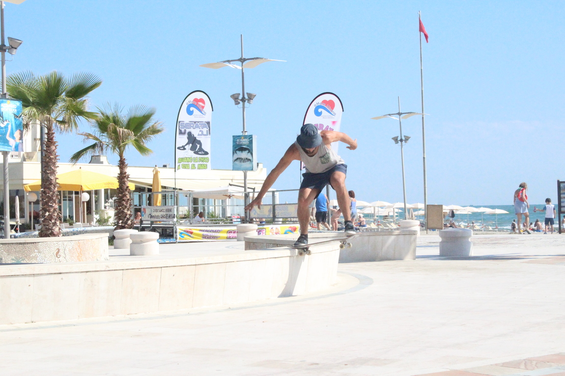 nollie b/s tailslide