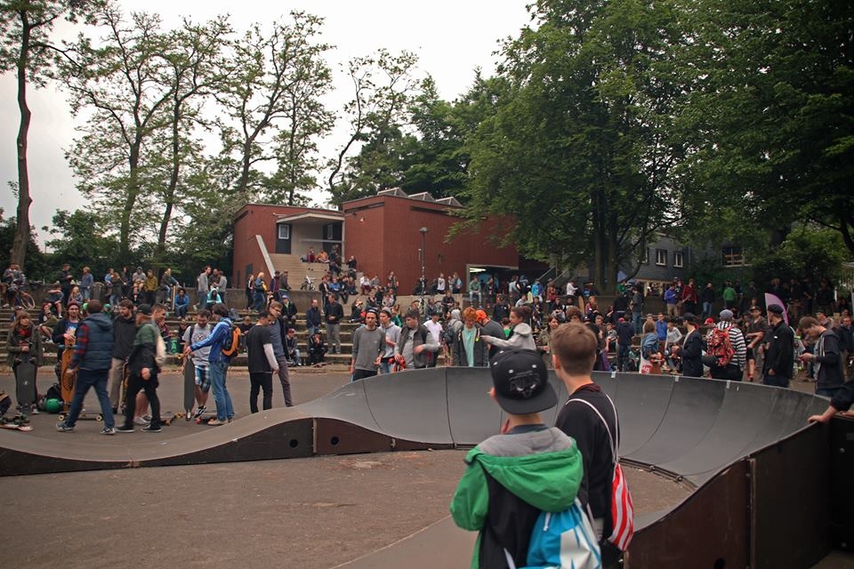 Der aufgestellte Pumptrack beim Greenskate