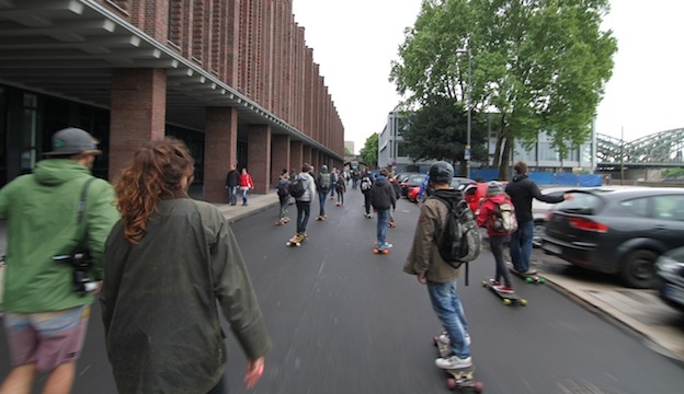 Greenskate Mob beim Run durch Köln