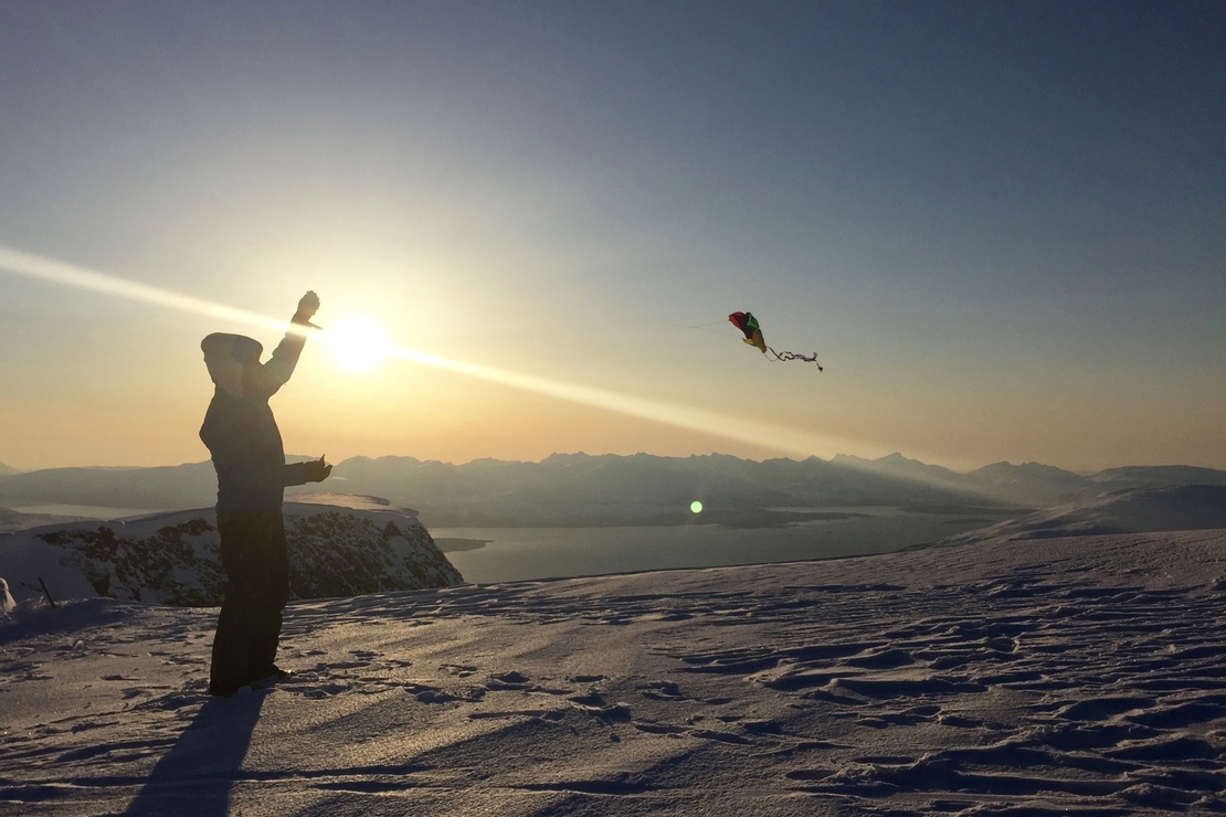 Kite runner on top of Gorzelvtinden, Mainland Troms