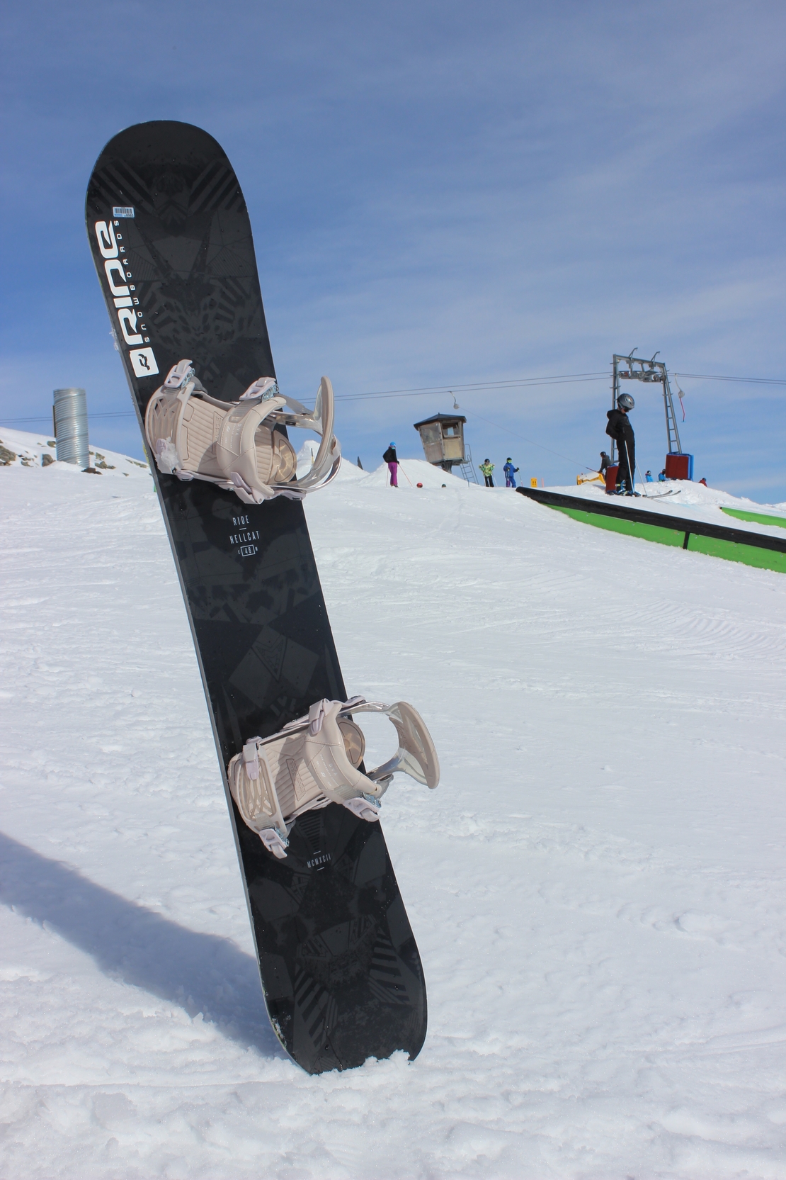 Das Snowboard Hellcat von Ride, schlicht aber nice!